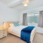 Bright Kingsland Contemporary